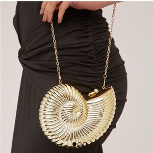 Small gold sea shell purse
